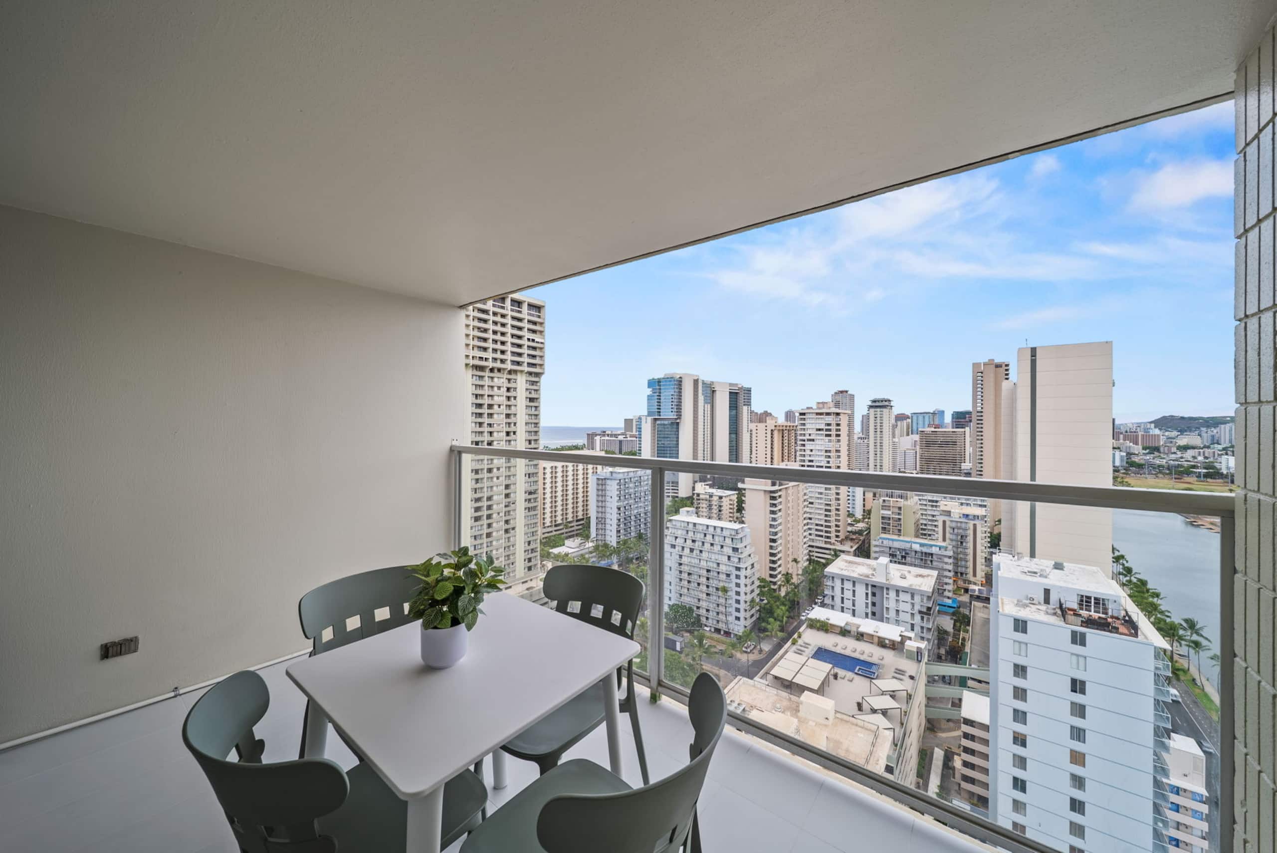 Waikiki Oceanview Escape - Photo 22
