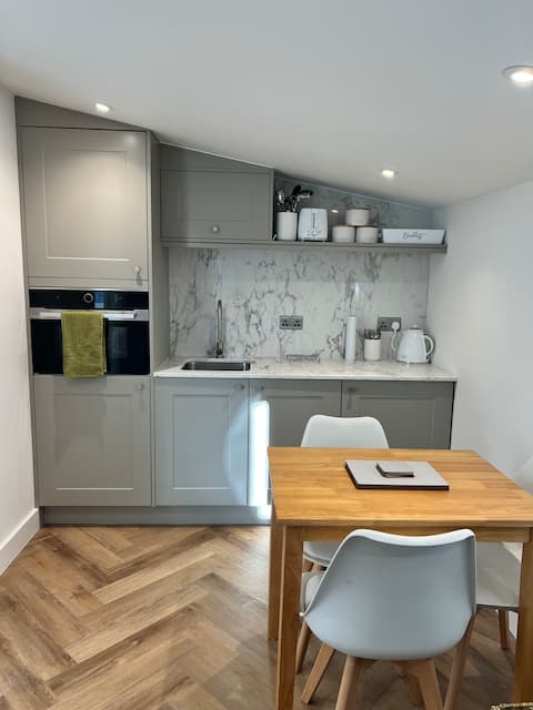 Top performing Airbnb: The Cabin, Entire Place, Hot Tub, Brand New in Rugby
