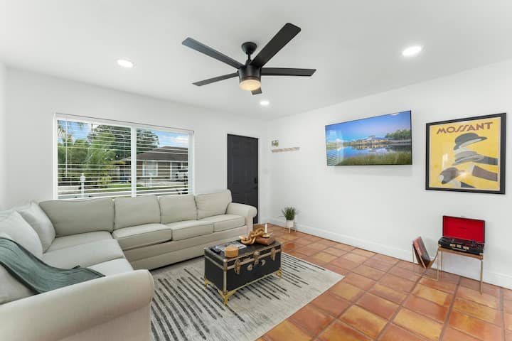 Ocean Breeze Cottage - Boynton Beach, FL