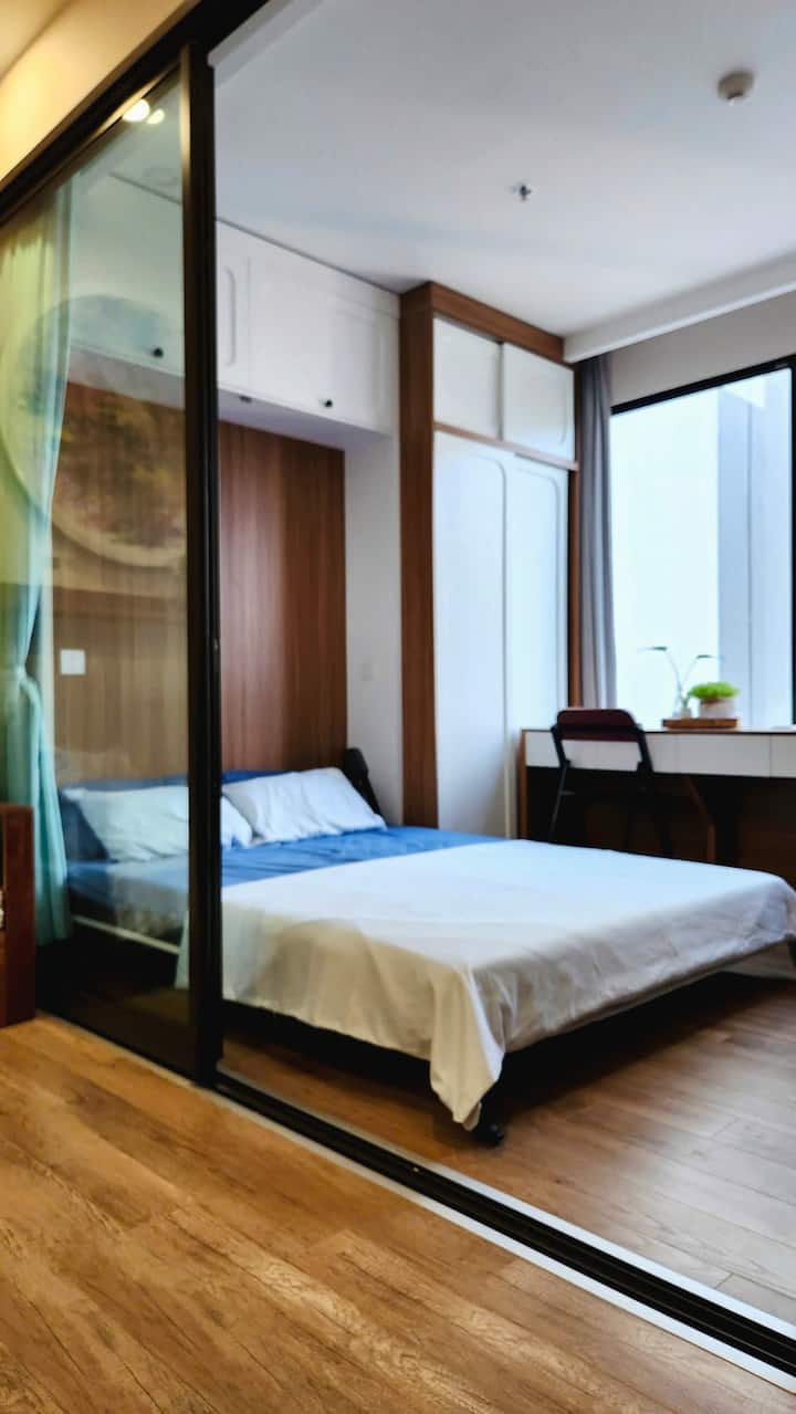Una mattina fresca, il sole delicato si intrecciava tra le tende. Bellissima casetta con un tocco mediterraneo nel cuore di Ecopark, dove vorrai oziare tutto il giorno.
#EcoparkHomestay #AirbnbVietnam #AirbnbEcopark #VacanzaHanoi