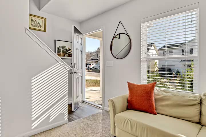 Pet-friendly 3br |Winston-salem |Bbq+free Parking - Winston-Salem, NC