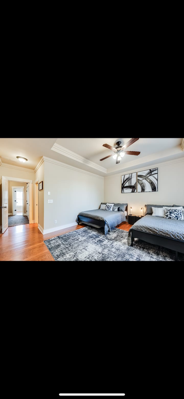 2 двойни легла
Баня с душ/вана и двойна мивка
Влезте в килера
Смарт телевизия