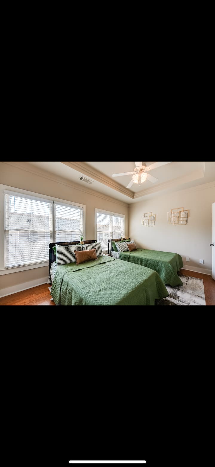 2 двойни легла
Влезте в килера 
Баня и тоалетна
Смарт телевизия