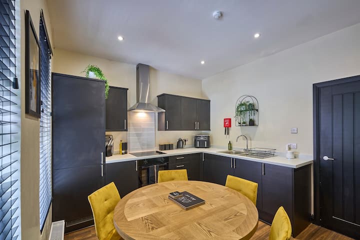 5 Bed House - Belfast - Belfast