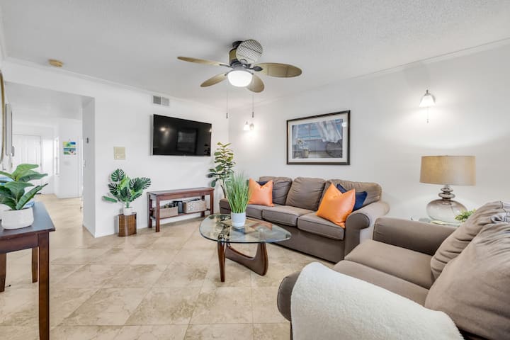 Walk Flagler Ave · Beach, Bars, Dining & Garage! - New Smyrna Beach, FL