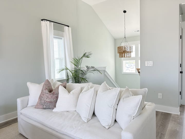 Steps To The Beach - Pet Friendly - Pool! - Kill Devil Hills, NC