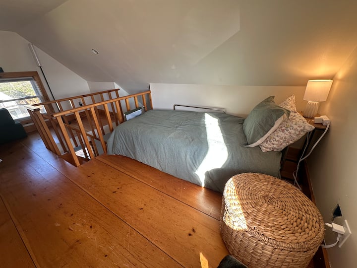 Претворање на каучот во кревет за едно лице на третиот кат, „Гаќесто гнездо“!