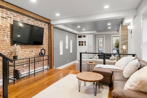 Successful Airbnb property: Hopkins Haven|Skyline Rooftop|Fells +Inner Harbor in Upper Fells Point