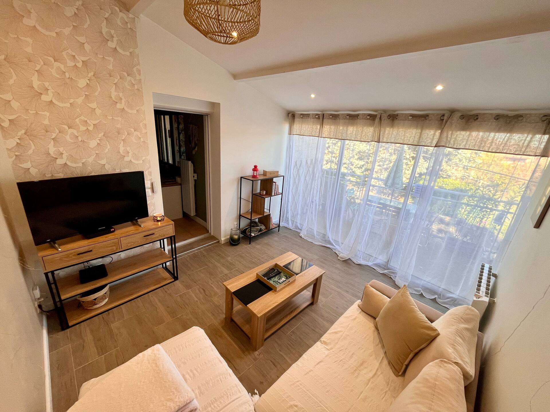 5 min to the A75, cozy house in the heart of Auvergne