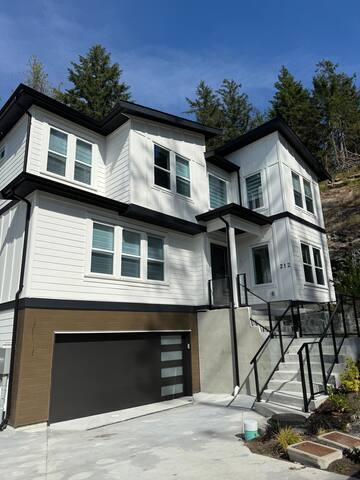 “Family-Friendly Retreat gallery image 2