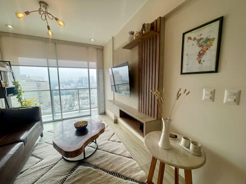 2BR/2BA Luxury apartment in Monterrico with balcony