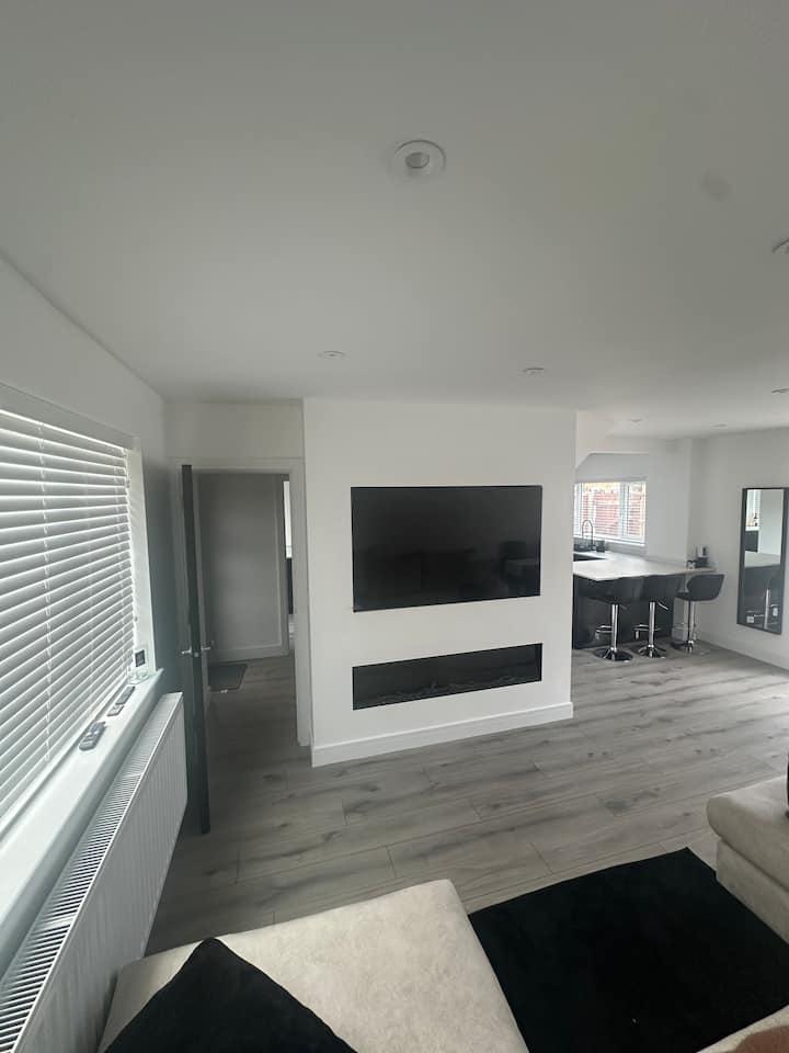 Lovely Refurbished 3 Bed House - Paultons Park Home of Peppa Pig World