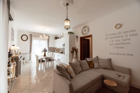 Annuncio Airbnb popolare: AmazHome - The Artists' Retreat a Rimini
