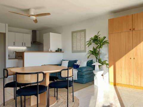 Top performing Airbnb: Large studio with terrace, beach and pool in La Grande Motte