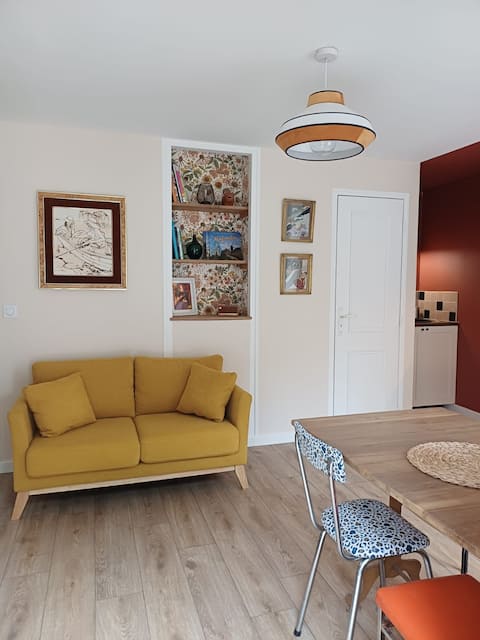 Top Airbnb: Small cozy house in Moret s/Loing private terrace in Moret Loing Et Orvanne