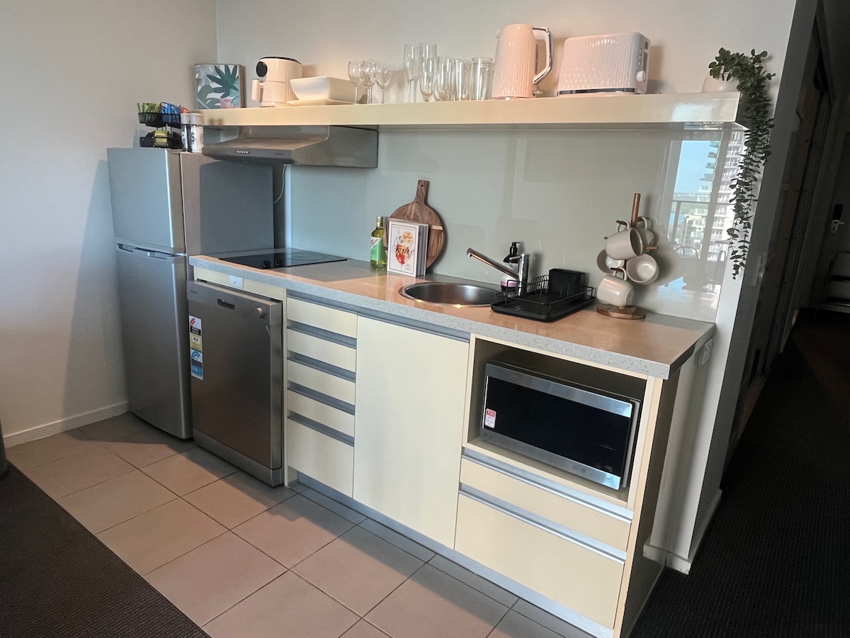 Popular Airbnb listing: Ocean View: heart of the city in City Of Darwin