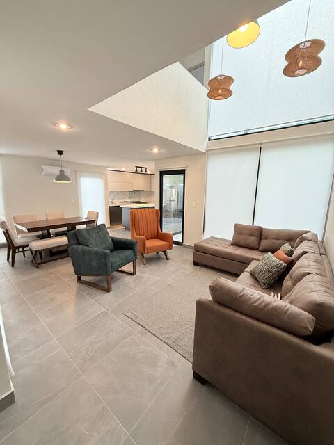 Popular Airbnb listing: Modern House Zakia near Anahuac University in Zakia [Fraccionamiento]