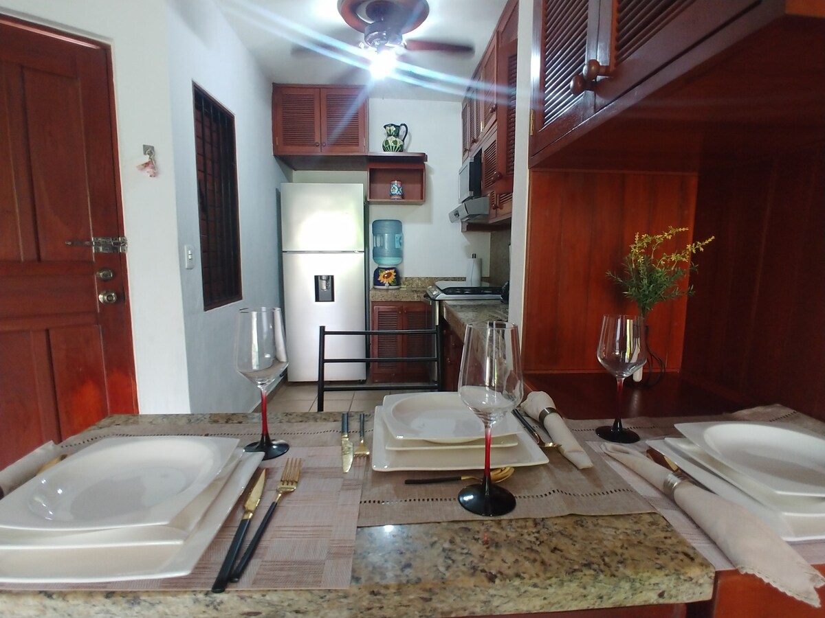Propiedad de Airbnb exitosa: Beachfront2BD/2BTH/5 Stars/WIFI/Pool/AC. en Centro