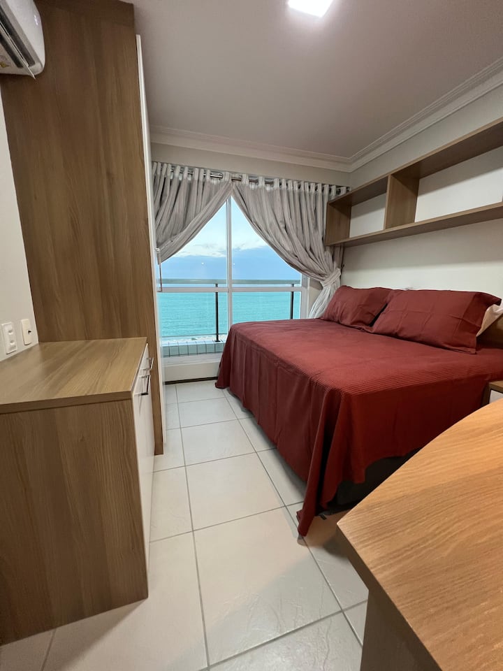 Სასტუმრო ოთახი ოკეანის ხედით