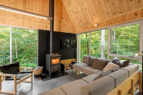 Top performing Airbnb: Spa, sauna and privacy at L'Abri des Regards in Chertsey