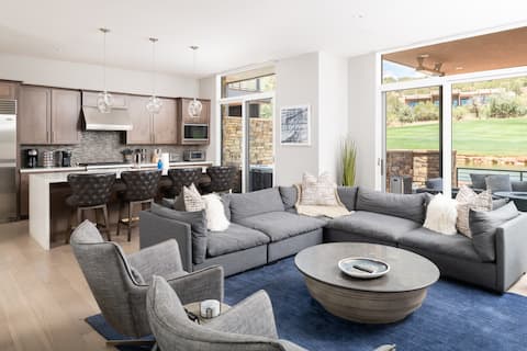Popular Airbnb listing: Exclusive Golf Resort, Pet Friendly, Private Spa in Sedona