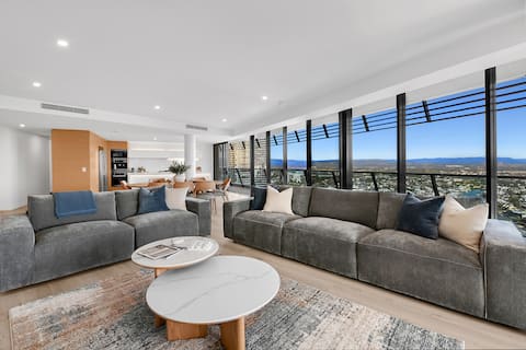 Successful Airbnb property: Ocean Sunset Skyhome at Oracle Level 33 in Broadbeach