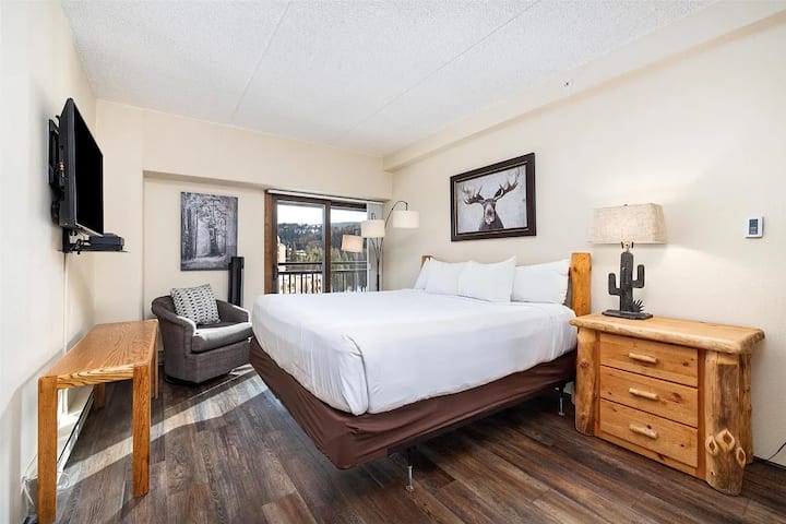 Habitación principal, cama tamaño king o 2 individuales.