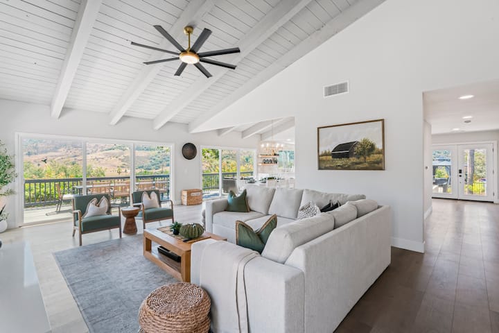 Rancho Via Loma - Luxurious & Secluded Pool Home - San Diego County, CA