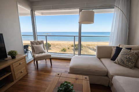 Top Airbnb: Exclusive Oceanfront Apartment in Malvín en Malvin