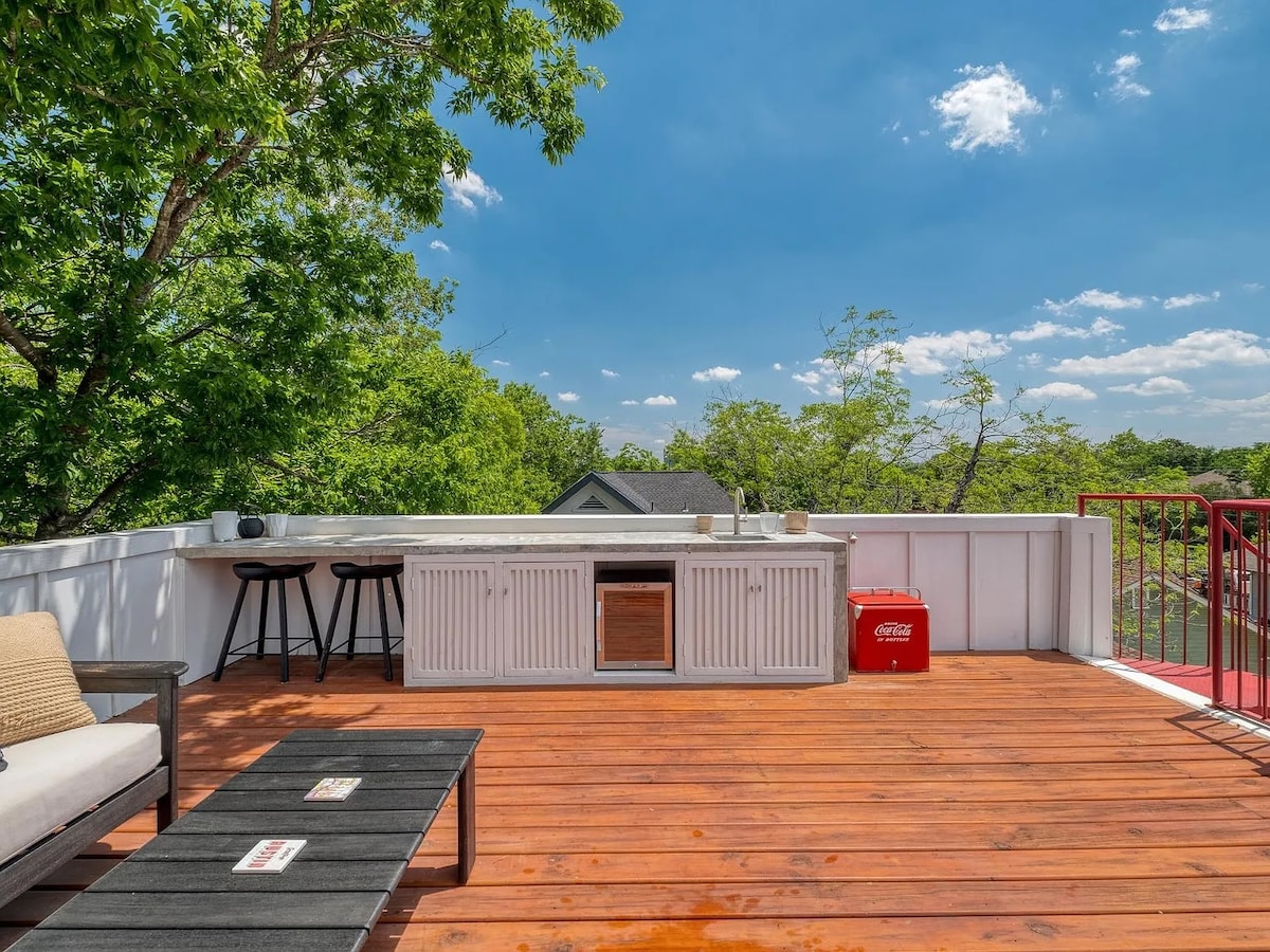 Modern Tiny Home+Rooftop | Gated