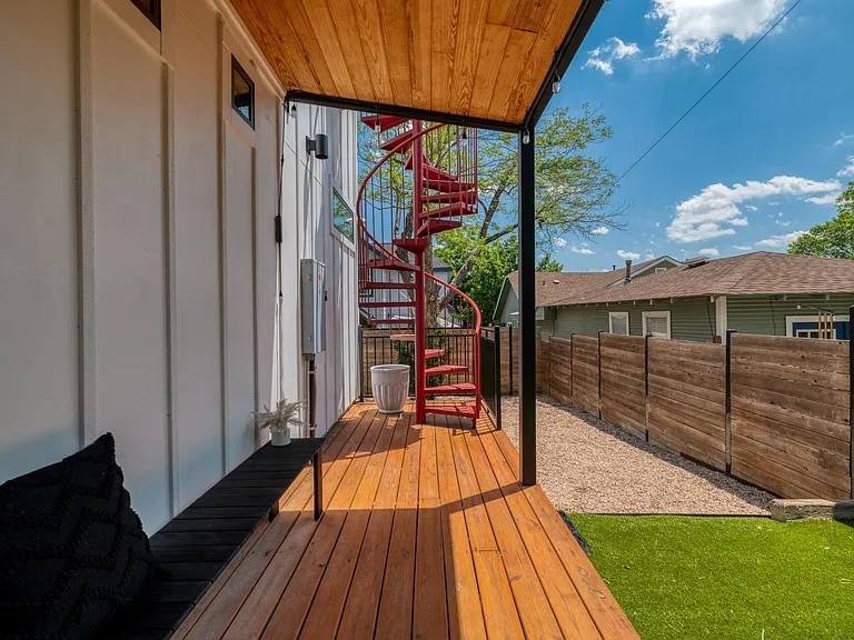 Modern Tiny Home+Rooftop | Gated