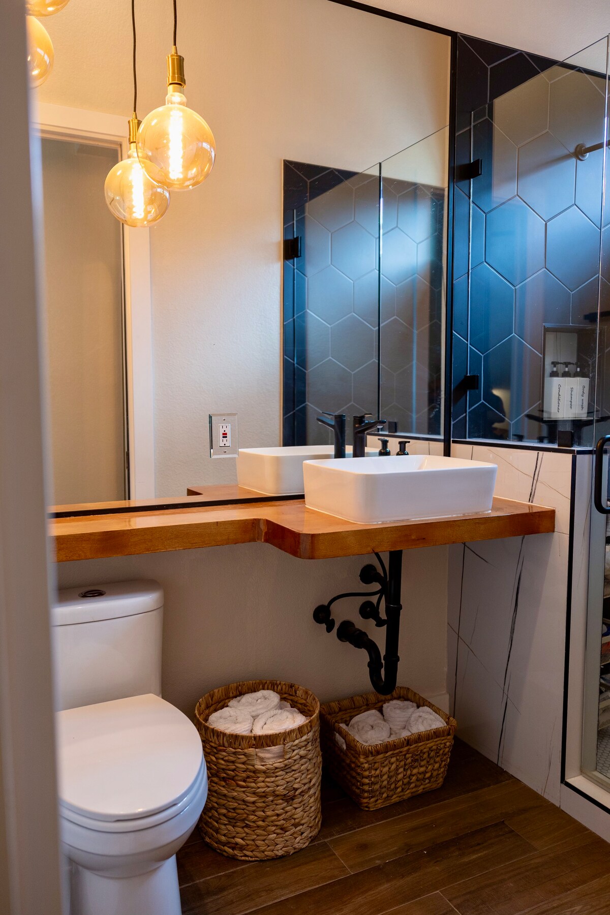Modern Tiny Home+Rooftop | Gated