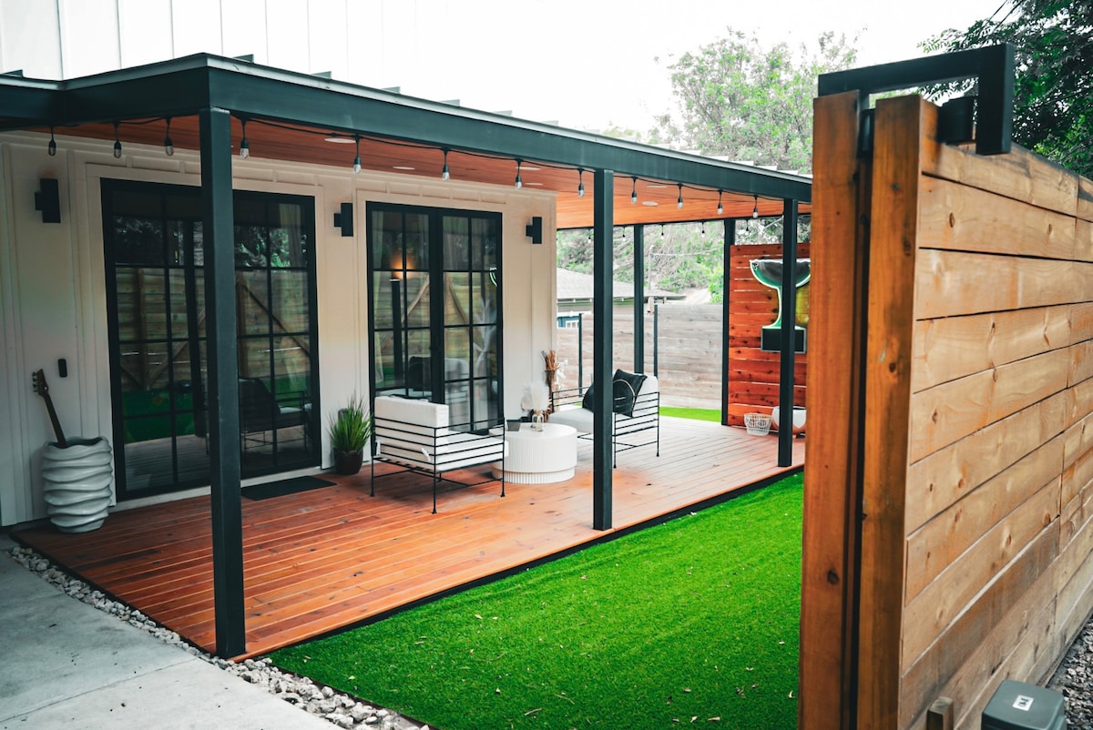 Modern Tiny Home+Rooftop | Gated