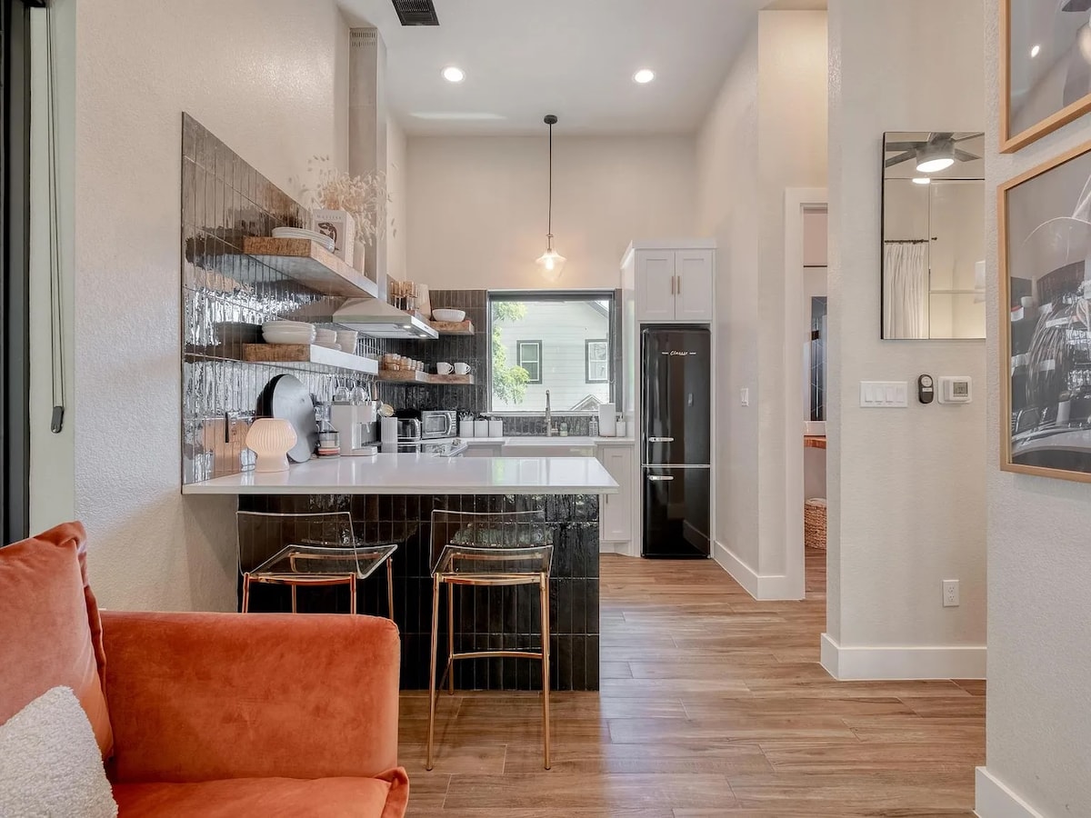 Modern Tiny Home+Rooftop | Gated