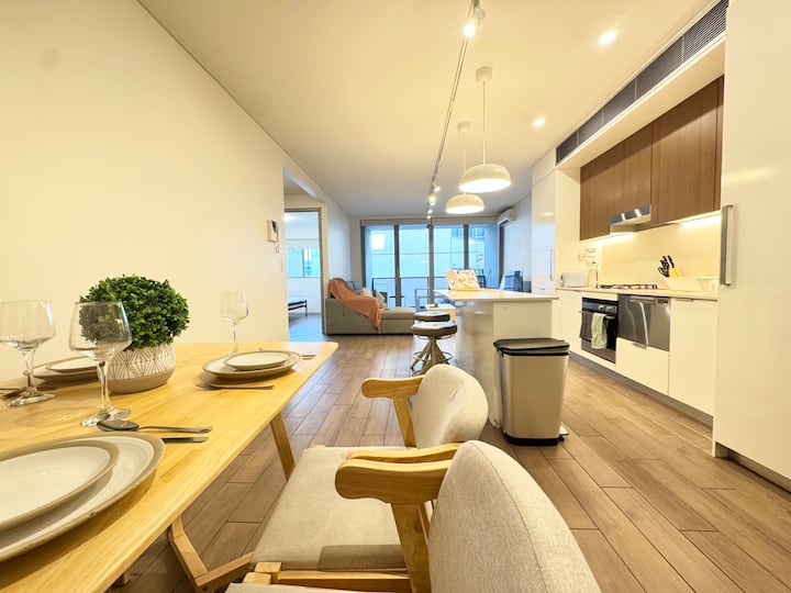 Tucked Away In A Leafy Peaceful Street - Camperdown