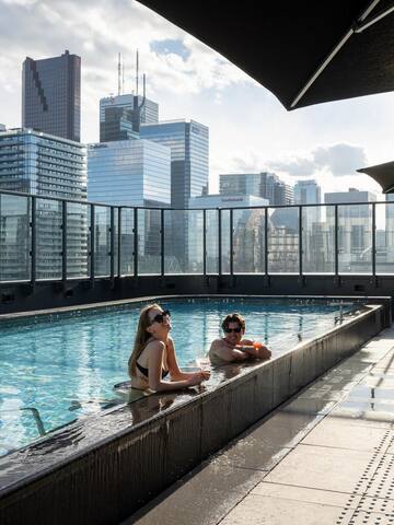 Ultra Luxury 2BR Condo Downtown TO gallery image 5