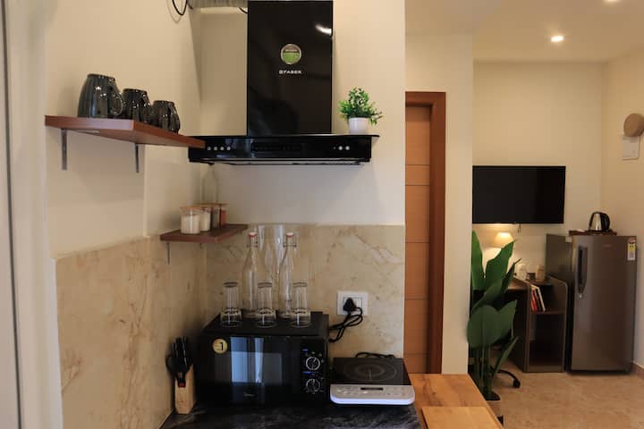 Zen Studio Near Indiranagar | Desk+kitchenette|302 - Bengaluru