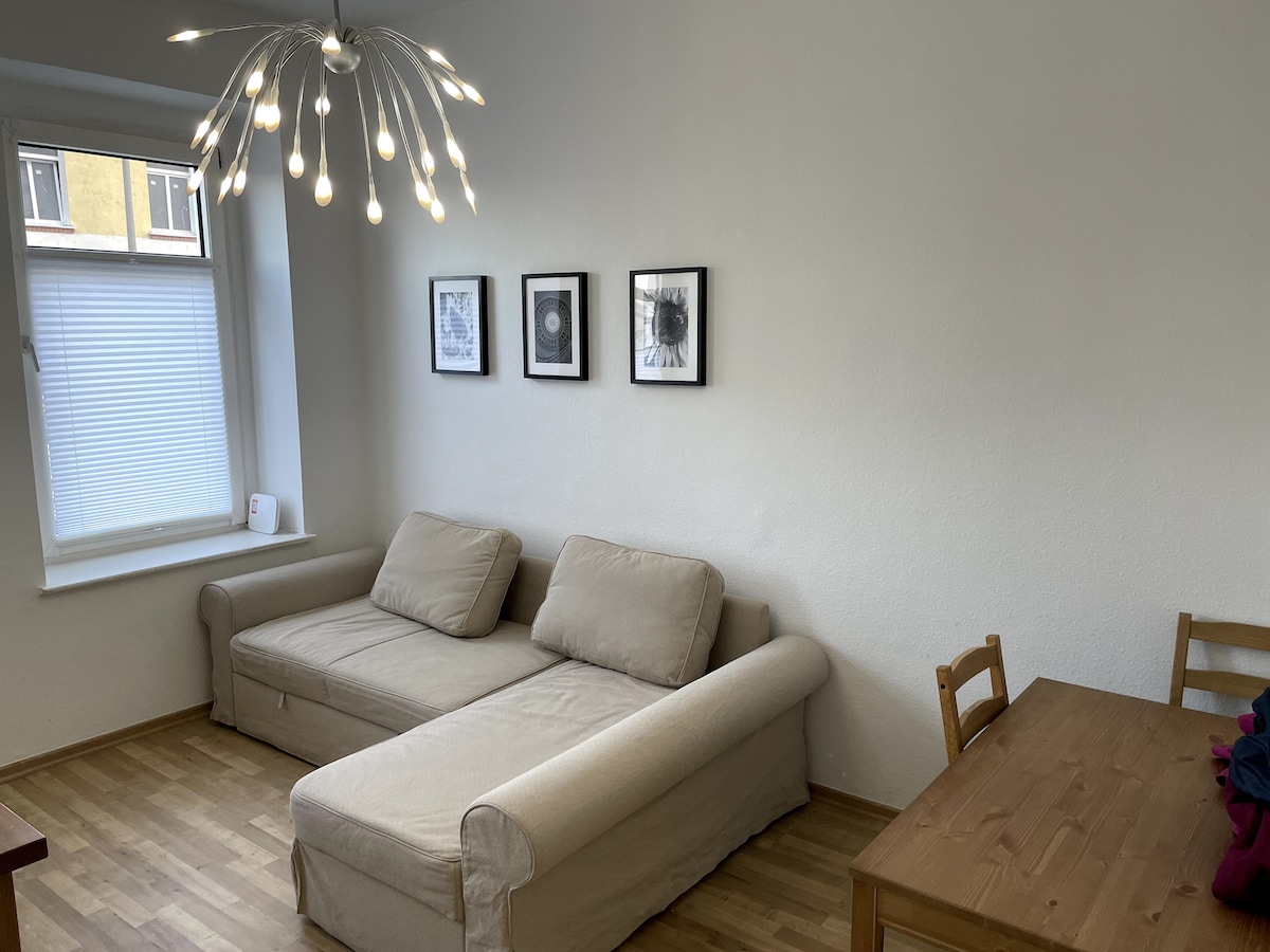 Top performing Airbnb: small apartment near central station in Neustadt Neuschönefeld