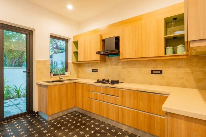Full kitchen image 1