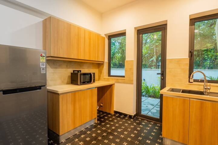 Full kitchen image 2