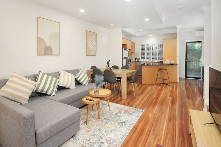 Sunny St Lucia Stay/ 5 Beds & Free Parking