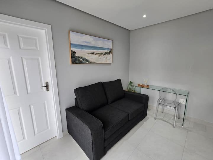 всекидневна 1 спалня вила/бюро 