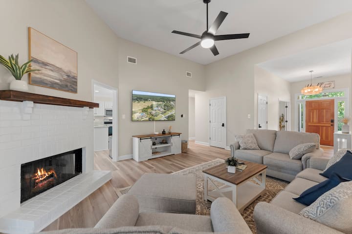 King Suite, Theater, Massage Chair, Putting Green - Rincon, GA
