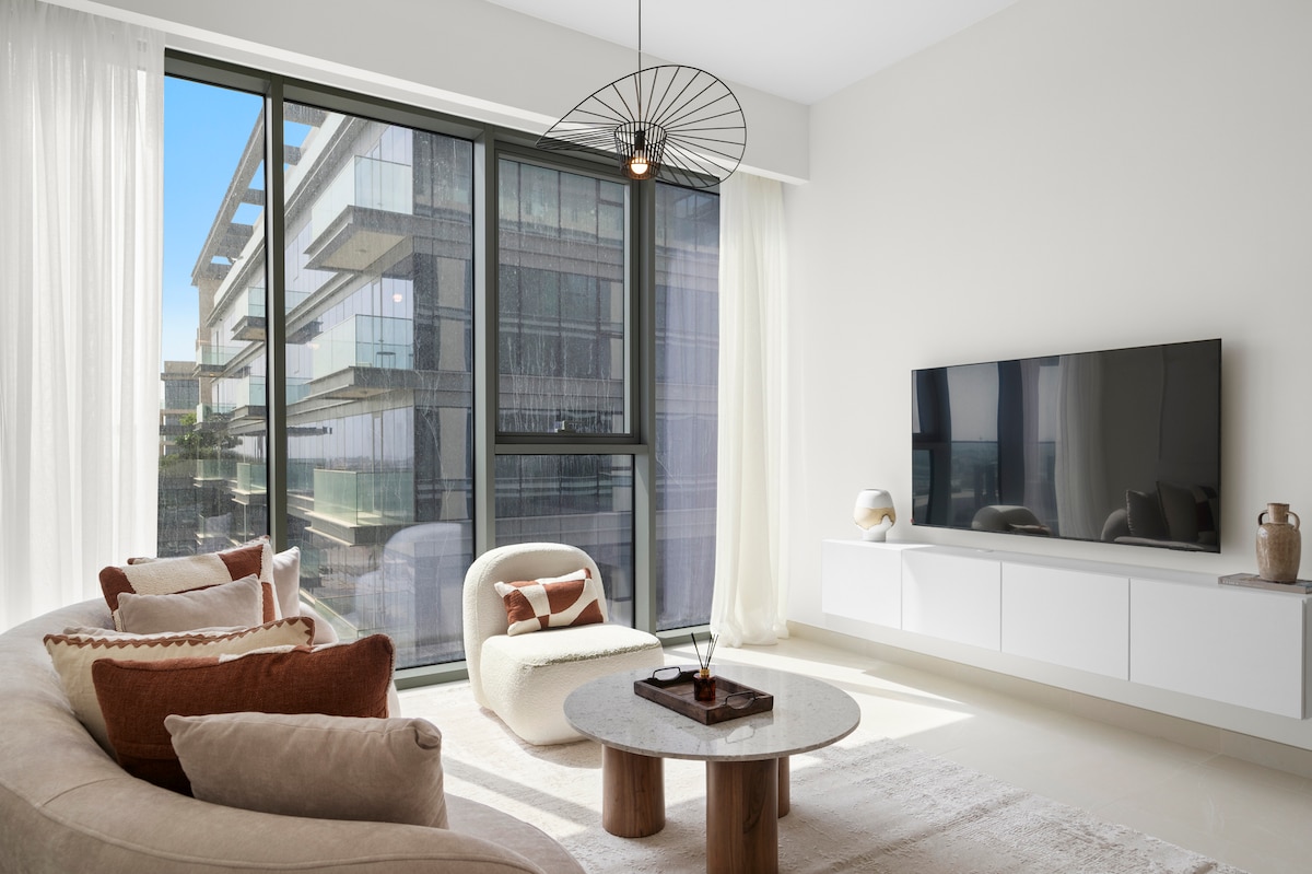 Popular Airbnb listing: 2BR + M CF7B | Partial Canal View in Al Wasl