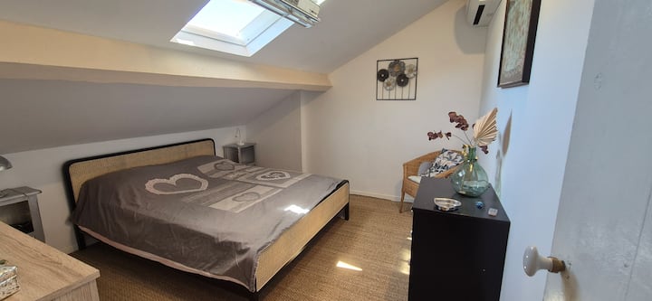 спална соба на 1  кат. постелнина 160