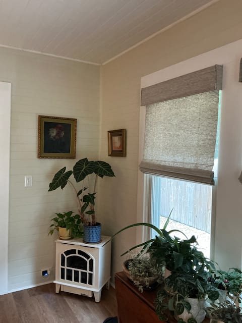 Successful Airbnb property: Adorable 2 Bed 2 Bath cottage “Bird Cottage “ in South Carolina