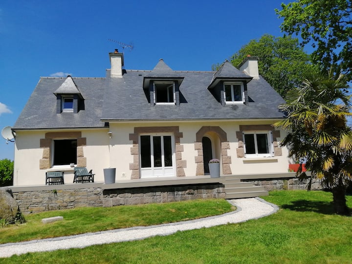 Grande Maison, Jardin, Terrasse, à 10 Min. Plages - Lannion