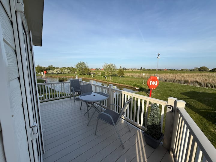 Meadow Lakes 10 - Golden Palm - Chapel Saint Leonards