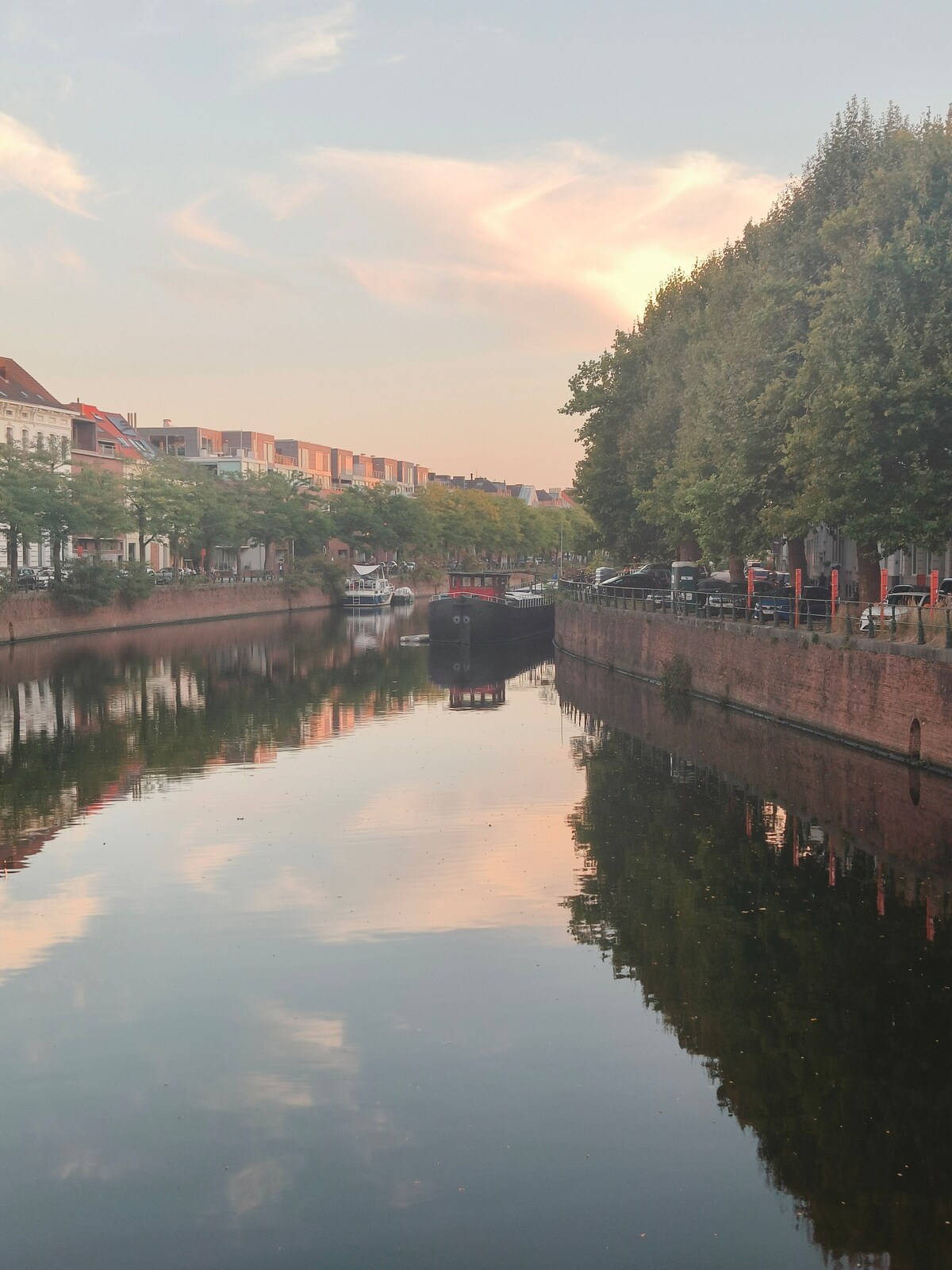Additional photos image 2 at Lou Andrea Salome — historic cargo-ship wheelhouse in Ghent