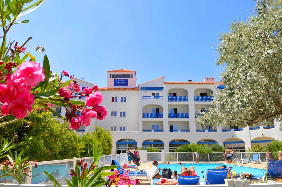 Balcon avec salon de jardin